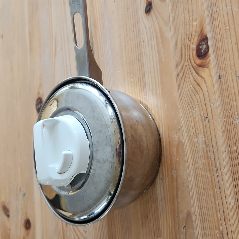 Oneida stainless steel pot with lid